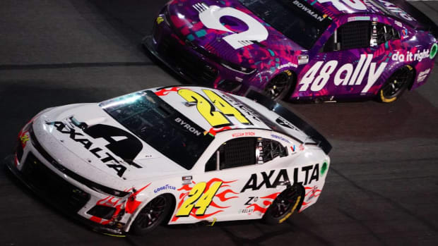 William Byron battles in the Daytona 500.